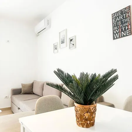 Balkan Bliss 826 Inn Golem (Tirana)