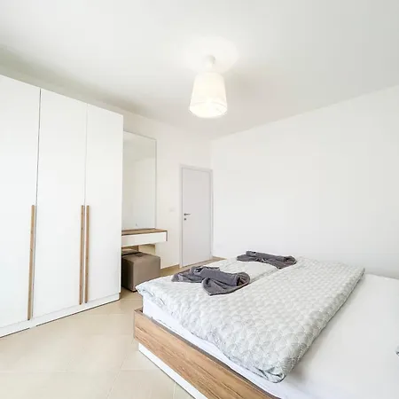 Balkan Bliss 826 Golem (Tirana)