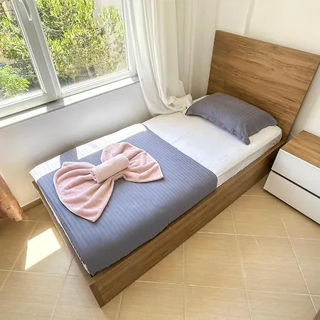 Balkan Bliss 826 Inn Golem (Tirana)